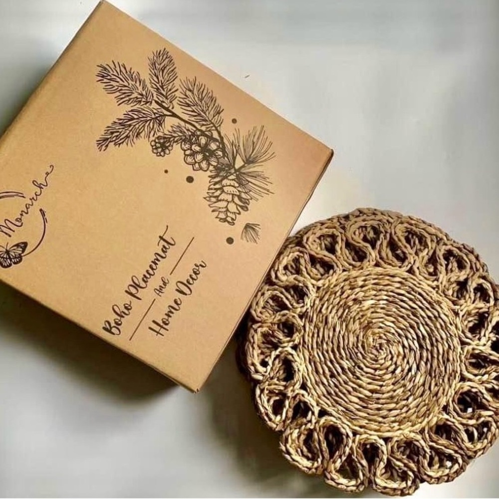 Set of 8 Boho Flower Seagrass & Corn Husk Placemats